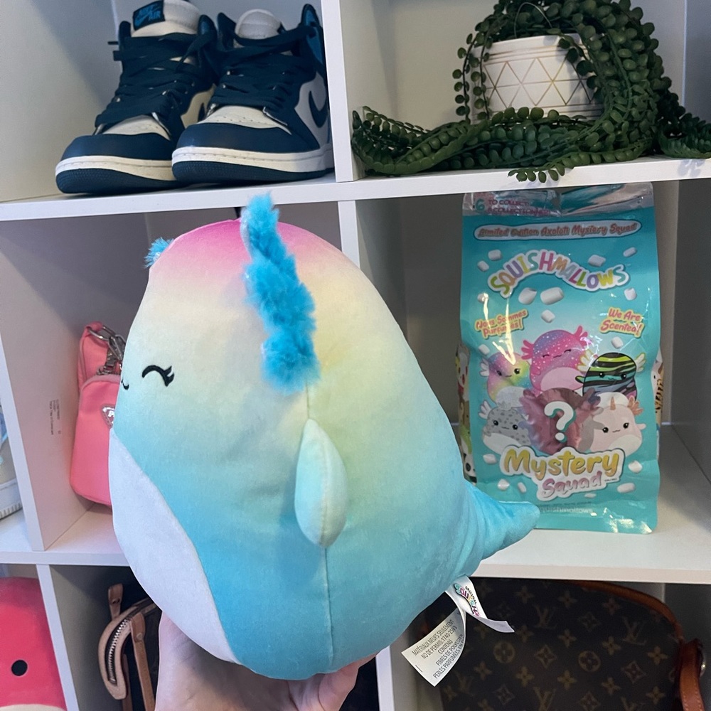 Mystery Axolotl Squishmallow Limited Edition - Picture 2 of 4